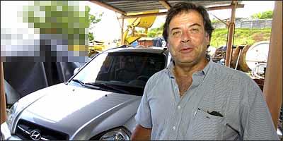 Acabaram solucionando meu problema em garantia, como tinham que resolver, mas daqui para frente, não sei - Renato Reis Rossi, comerciante (Marcelo Sant'Anna/EM/D.A Press - 4/3/09) Acabaram solucionando meu problema em garantia, como tinham que resolver, mas daqui para frente, não sei - Renato Reis Rossi, comerciante (Marcelo Sant'Anna/EM/D.A Press - 4/3/09)