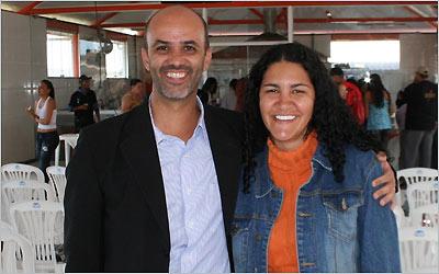 A diretora do Mega Space, Gisele Calixto e o professor Joyldson Gouvea