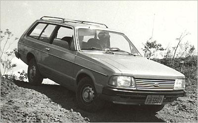 Com pneus lameiros, a Belina foi a única perua nacional a ter opção de tração 4x4; modelo 1985 já trazia a nova frente Com pneus lameiros, a Belina foi a única perua nacional a ter opção de tração 4x4; modelo 1985 já trazia a nova frente