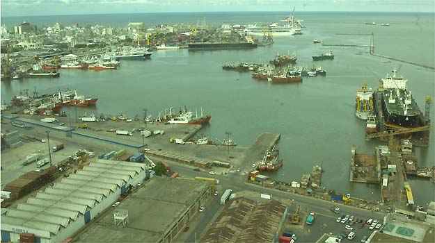 Na maioria asiáticos, os pneus chegam ao Uruguai de navio, em contêineres, e desembarcam no Porto Livre de Montevidéu (Beto Magalhães/EM/D.A PRESS)