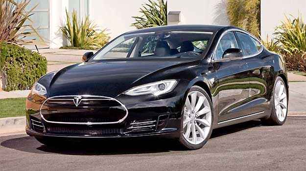 As linhas suaves e elegantes lembram as de um Jaguar XF ou Aston Martin Rapide