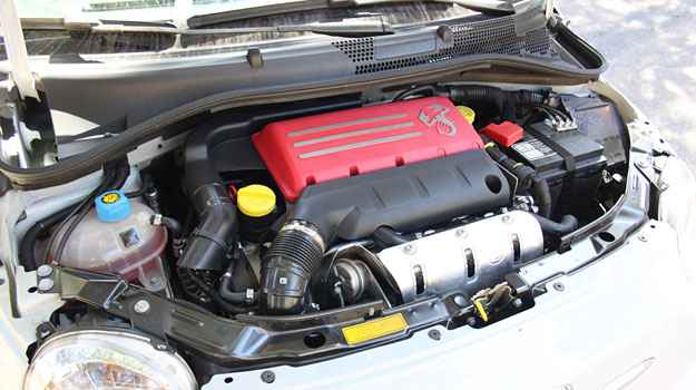 Com cobertura vermelha, motor 1.4 gera 135cv de potência (Marlos Ney Vidal/EM/DA Press) Com cobertura vermelha, motor 1.4 gera 135cv de potência (Marlos Ney Vidal/EM/DA Press)