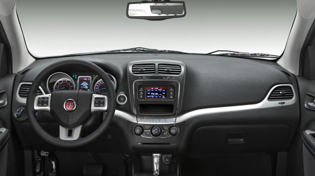 Rádio terá tela LCD maior a partir de 2012, sistema não tem opção em português (Fiat/Divulgação)