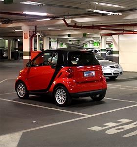 De todos, o Smart � o mais pr�tico, principalmente para manobras em estacionamentos e achar vagas para ele (Marcello Oliveira/EM/D.A PRESS)