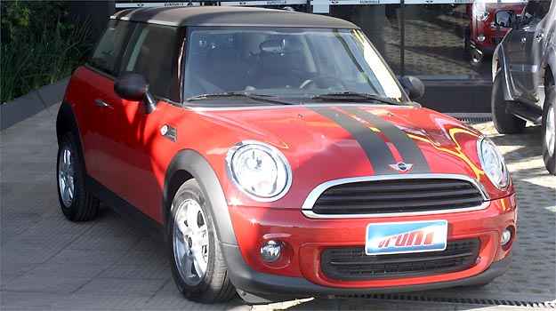 Para diminuir o pre�o, Mini emagreceu a lista de itens do Cooper, mas o desenho � o que mais agrada os clientes da marca (Marcello Oliveira/EM/D.A PRESS)