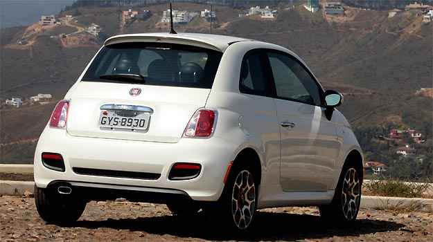 Inspirado no modelo de 1957, o pequenino Fiat 500 tem visual nostálgico Inspirado no modelo de 1957, o pequenino Fiat 500 tem visual nostálgico