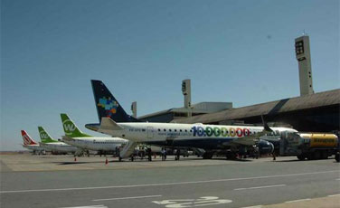 Atualmente, o aeroporto de Confins embarca e desembarca 8 milhões de passageiros por ano (Renato Weil/EM/D.A Press) Atualmente, o aeroporto de Confins embarca e desembarca 8 milhões de passageiros por ano (Renato Weil/EM/D.A Press)