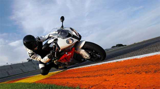 Modelo est� equipado com controle de tra��o, mapeamento de motor e ABS (BMW/Divulga��o)