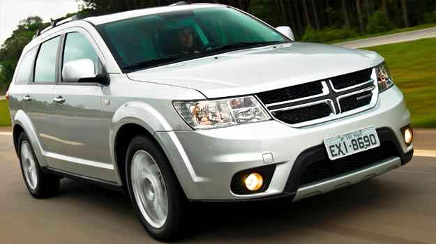 Externamente o crossover � o mesmo, com grade frontal dividida em quatro partes e formas robustas (Fotos: Chrysler/Divulga��o)