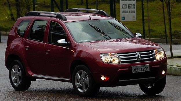 Robustez é um dos pontos fortes do modelo Renault, que tem para-lamas salientes e grade cromada ( Gladyston Rodrigues/EM/D.A Press) Robustez é um dos pontos fortes do modelo Renault, que tem para-lamas salientes e grade cromada ( Gladyston Rodrigues/EM/D.A Press)