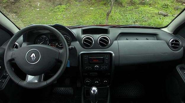 Interior tem acabamento razoável e pega do volante não é boa ( Gladyston Rodrigues/EM/D.A Press) Interior tem acabamento razoável e pega do volante não é boa ( Gladyston Rodrigues/EM/D.A Press)