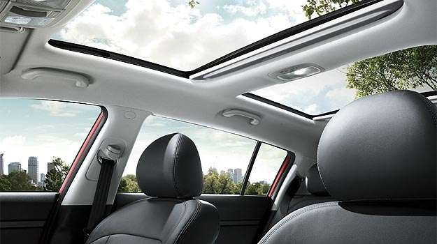 Vers�o top de linha vem como teto solar panor�mico (Kia/Divulga��o)