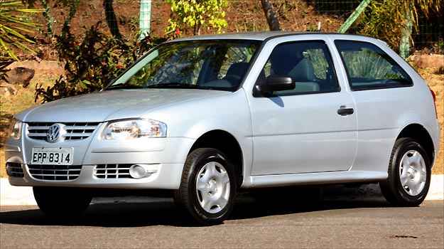 Quem comprou um Gol G4 1.0 11/12 at� janeiro pagou R$ 24.290, enquanto a linha 12/12 passou a custar em fevereiro R$ 24.190, R$ 100 a menos, ou seja, a estrat�gia � pechinchar muito (Marlos Ney Vidal/EM/D.A PRESS)