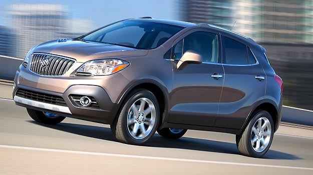 Irmão gêmeo virá para o Brasil e deverá ter a tradiconal grade bipartida com a gravata dourada no centro (Buick/Divulgação)
