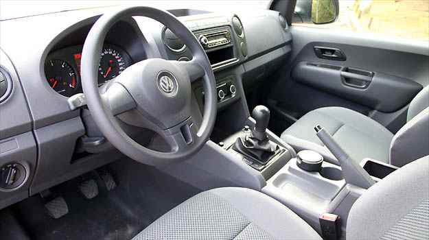 Interior é semelhante ao de automóvel e engates do câmbio são precisos Interior é semelhante ao de automóvel e engates do câmbio são precisos