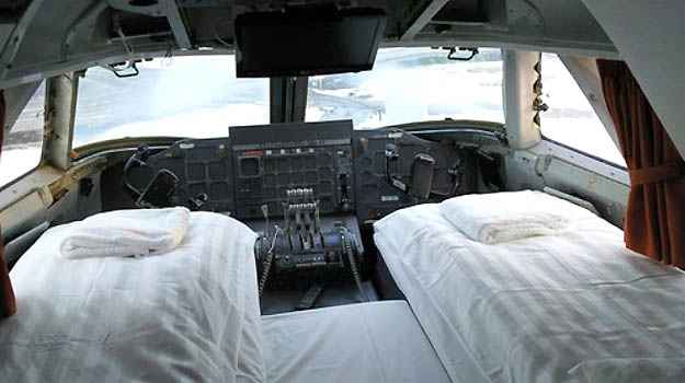 A melhor suíte do Jumbo Hostel fica na cabine de comando da aeronave (Divulgação)