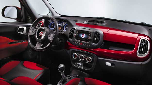 O painel estiloso traz uma tela de 5 polegadas que comanda o sistema multimídia (Fiat/divulgação) O painel estiloso traz uma tela de 5 polegadas que comanda o sistema multimídia (Fiat/divulgação)