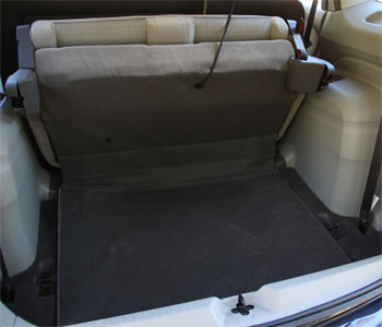 Haste de apoio de cabeças segura banco rebatido (Marlos Ney Vidal/EM) Haste de apoio de cabeças segura banco rebatido (Marlos Ney Vidal/EM)