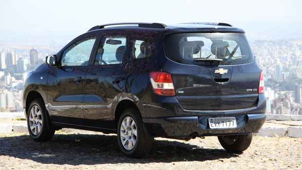 Aerofólio está embutido na tampa traseira e lanternas têm bom tamanho (Marlos Ney Vidal/EM) Aerofólio está embutido na tampa traseira e lanternas têm bom tamanho (Marlos Ney Vidal/EM)