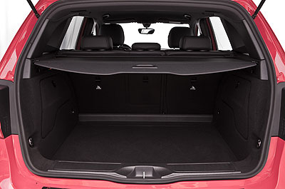 Porta-malas tem capacidade de um carro familiar: 488 litros (Malagrine Estudio/Mercedes-Benz/Divulgação) Porta-malas tem capacidade de um carro familiar: 488 litros (Malagrine Estudio/Mercedes-Benz/Divulgação)