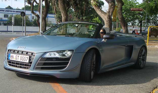 Com motor 5.2 de 560cv de potência, Audi R8 GT Spyder, de R$ 1,2 milhão, vai aos 317 km/h  (Lothar Werninghaus/Audi - 21/10/12)