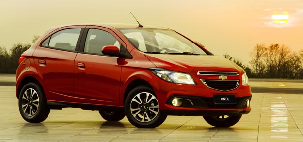 Novidade mais aguardada da Chevrolet, o Onix chega ao mercado primeiro na carroceria hatch (Chevrolet / Divulgacao)