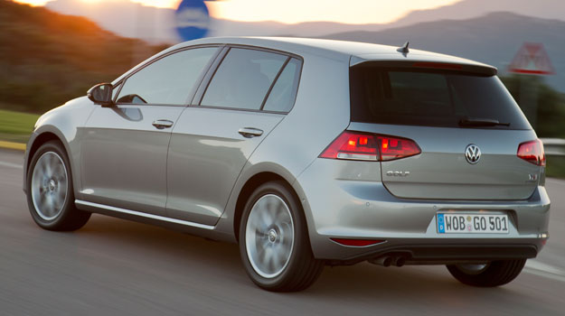 Modelo é construído sobre a nova plataforma MQB, que permitiu reduzir o peso em 100 kg, e tem acabamento interno primoroso (Volkswagen / Divulgação)