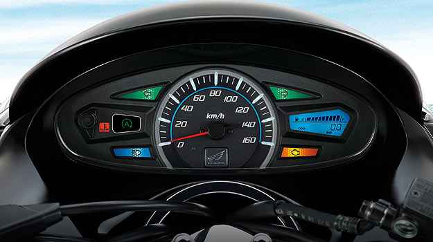 Painel tem o velocímetro analógico, porém falta relógio de horas (Honda/Divulgação) Painel tem o velocímetro analógico, porém falta relógio de horas (Honda/Divulgação)