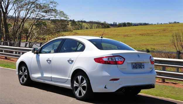 Fluence GT usa motor turbo de alta potência e câmbio manual de seis marchas (Rodolfo Burher/Renault)