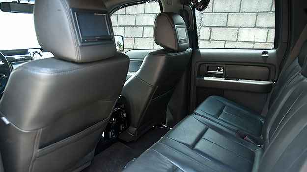 Atrás, dois sistemas de áudio e vídeo indepedentes  (Thiago Ventura/EM/D.A Press)