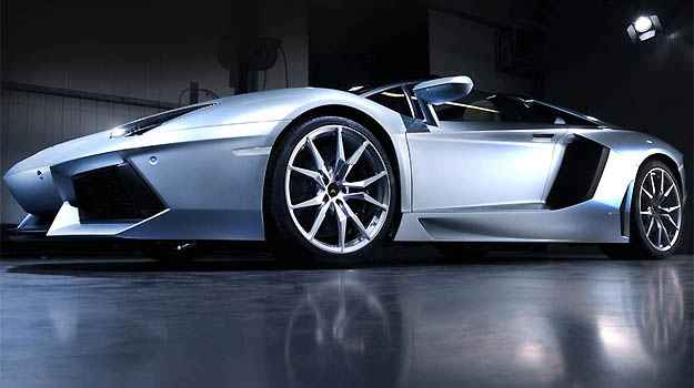 Lamborghini Aventador LP700 2014 é o mais recente modelo da marca. Espera para ter um Aventador na garagem chega há 18 meses (Lamborghini/Divulgação) Lamborghini Aventador LP700 2014 é o mais recente modelo da marca. Espera para ter um Aventador na garagem chega há 18 meses (Lamborghini/Divulgação)