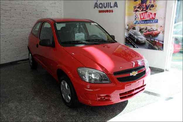 Para quem quer um modelo b�sico, a rede Chevrolet anuncia o Celta por R$ 22.490 (Marlos Ney Vidal/EM/D.A Press)