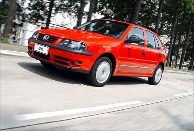 O pioneiro a ser vendido com o motor que aceita etanol, gasolina e a mistura de ambos foi o VW Gol (Volkswagem/Divulga��o)