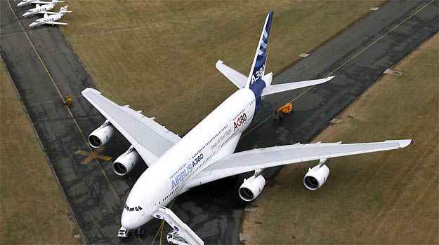 Airbus é dona do maior avião de passageiros do mundo, o A380 (AFP) Airbus é dona do maior avião de passageiros do mundo, o A380 (AFP)