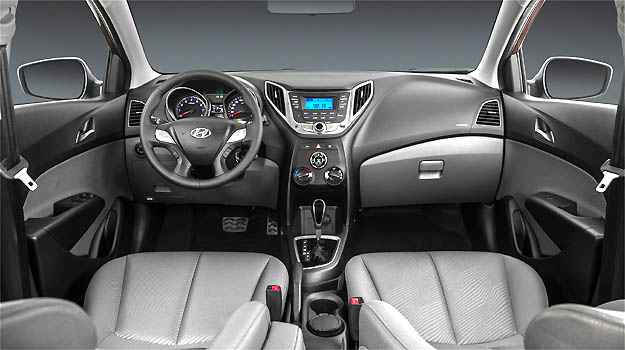 Novidades no interior são Bluetooth, pedaleira esportiva e costura dupla nos bancos Novidades no interior são Bluetooth, pedaleira esportiva e costura dupla nos bancos