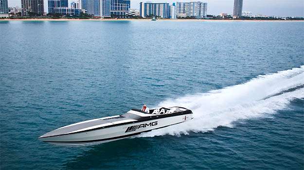 Barco elétrico produz 2221cv e atinge uma velocidade máxima de 160km/h Barco elétrico produz 2221cv e atinge uma velocidade máxima de 160km/h