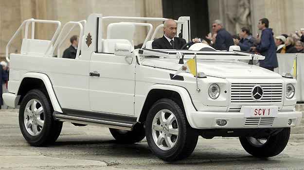 Mercedes-Benz G 500 Papamovel, usado por João Paulo II e Bento XVI em aparições na Praça de São Pedro (Mercedes-Benz/Divulgação) Mercedes-Benz G 500 Papamovel, usado por João Paulo II e Bento XVI em aparições na Praça de São Pedro (Mercedes-Benz/Divulgação)