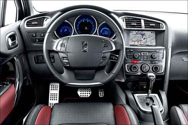 Interior sofisticado com kit mult�midia e acabamento em couro (Pedro Bicudo/Citroen/ Divulga��o)