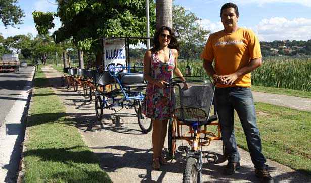 Sormânia e Rodrigo pretendem ampliar a frota de bikes (Rodrigo Clemente/EM/D.A Press) Sormânia e Rodrigo pretendem ampliar a frota de bikes (Rodrigo Clemente/EM/D.A Press)
