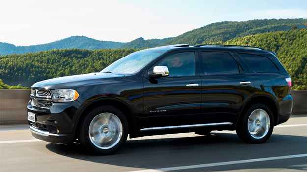 Com entre-eixos de 3,04 metros e sete lugares, Dodge Durango mescla perfil familiar a um potente motor de 286cv (Credito Chrysler/Divulgacao )