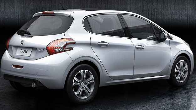 As lanternas t�m forma de bumerangue e a ca�da do teto na traseira prejudica o espa�o interno (Peugeot/Divulga��o)