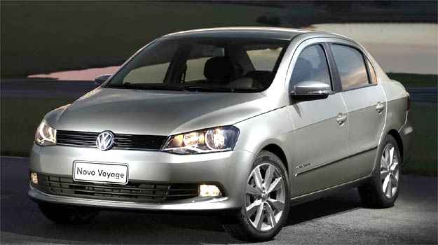 Quatro meses depois de lançar a linha 12/13 do Gol e do Voyage, a VW promoveu a reestilização dos dois carros apresentando-os novamente como modelos 12/13, apesar das diferenças explícitas de estilo (Volkswagen/Divulgação) Quatro meses depois de lançar a linha 12/13 do Gol e do Voyage, a VW promoveu a reestilização dos dois carros apresentando-os novamente como modelos 12/13, apesar das diferenças explícitas de estilo (Volkswagen/Divulgação)