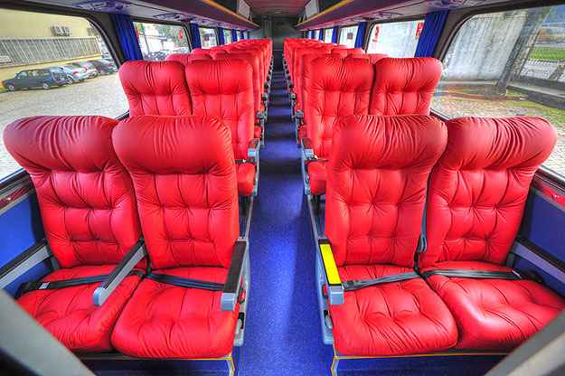 Ônibus ganhou ar-condicionado e bancos em couro sintético vermelho (Viação Cometa/Divulgação) Ônibus ganhou ar-condicionado e bancos em couro sintético vermelho (Viação Cometa/Divulgação)