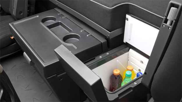 O bagageiro e os diversos porta-objetos espalhados pela cabine somam mais de 600 litros de volume (Studio Cerri/Divulgacao/Iveco ) O bagageiro e os diversos porta-objetos espalhados pela cabine somam mais de 600 litros de volume (Studio Cerri/Divulgacao/Iveco )