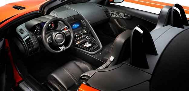 F-Type oferece, entre os itens de série, bancos esportivos, sistema de ventilação inteligente, além de sistema multimídia (Jaguar/divulgação) F-Type oferece, entre os itens de série, bancos esportivos, sistema de ventilação inteligente, além de sistema multimídia (Jaguar/divulgação)