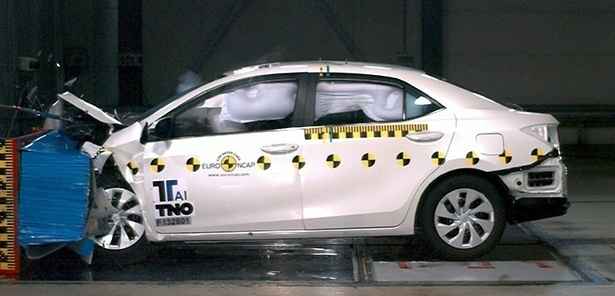 O sedã foi bem em todos os testes e recebeu nota máxima no crash-test (Toyota/divulgação) O sedã foi bem em todos os testes e recebeu nota máxima no crash-test (Toyota/divulgação)