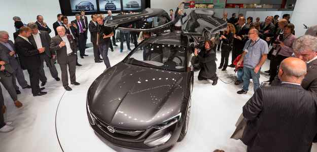Monza Concept chama a atenção do público no estande da Opel (Opel/divulgação) Monza Concept chama a atenção do público no estande da Opel (Opel/divulgação)