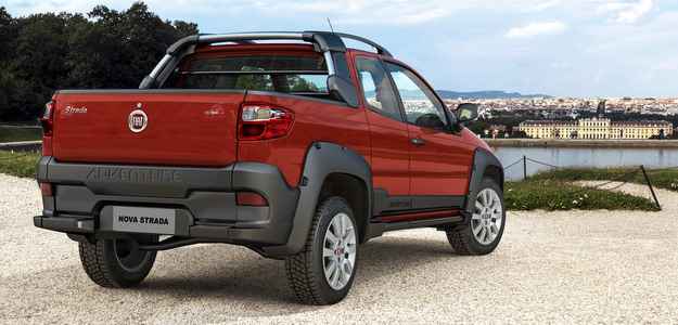 Na traseira, a reestilização é mais visível por conta do novo design das lanternas (Fiat/divulgação) Na traseira, a reestilização é mais visível por conta do novo design das lanternas (Fiat/divulgação)