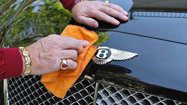 Modelo Continental Flying Spur é avaliado em R$ 1 milhão (Reprodução/Facebook) Modelo Continental Flying Spur é avaliado em R$ 1 milhão (Reprodução/Facebook)