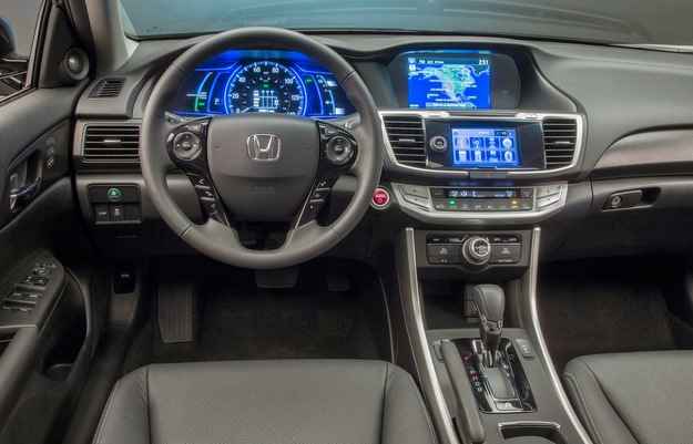 No interior, o veículo traz um sistema multimídia com bluetooth/USB/iPod/AUX/AM/FM/CD (Honda/divulgação) No interior, o veículo traz um sistema multimídia com bluetooth/USB/iPod/AUX/AM/FM/CD (Honda/divulgação)